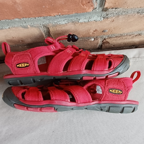 Keen Hot Coral Clearwater CNX Sandals - Women's Size 7 - Picture 3 of 9